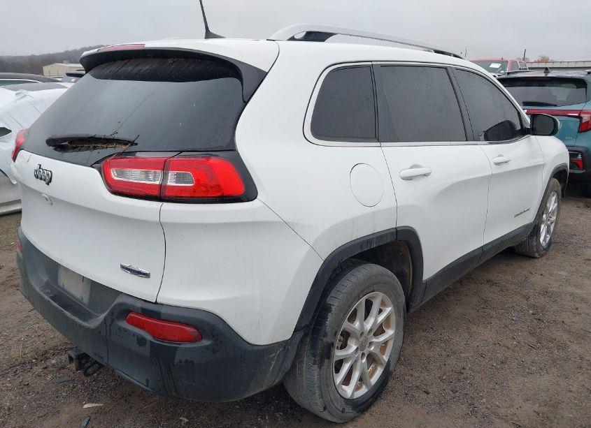 Photo 4 of 2017 Jeep Cherokee LATITUDE FWD (VIN 1C4PJLCB4HW517627)