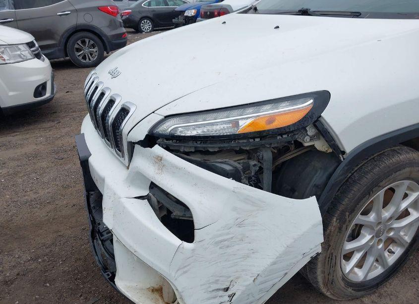 Photo 6 of 2017 Jeep Cherokee LATITUDE FWD (VIN 1C4PJLCB4HW517627)