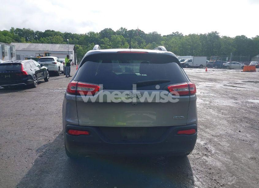 Photo 16 of 2017 Jeep Cherokee LATITUDE FWD (VIN 1C4PJLCB4HW559926)