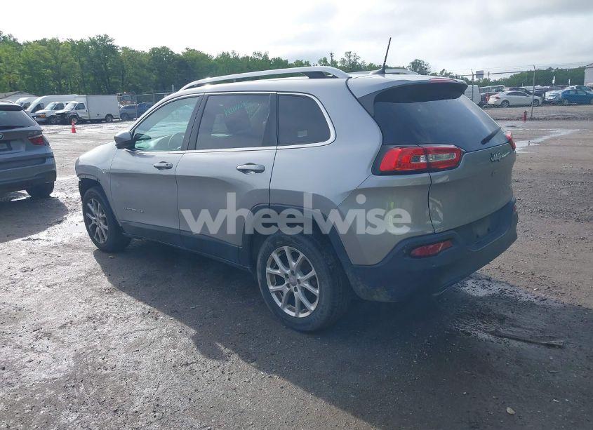 Photo 3 of 2017 Jeep Cherokee LATITUDE FWD (VIN 1C4PJLCB4HW559926)
