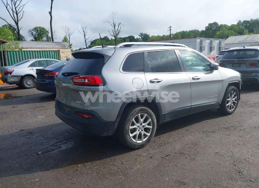 Photo 4 of 2017 Jeep Cherokee LATITUDE FWD (VIN 1C4PJLCB4HW559926)