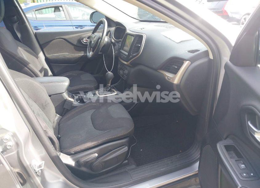 Photo 5 of 2017 Jeep Cherokee LATITUDE FWD (VIN 1C4PJLCB4HW559926)