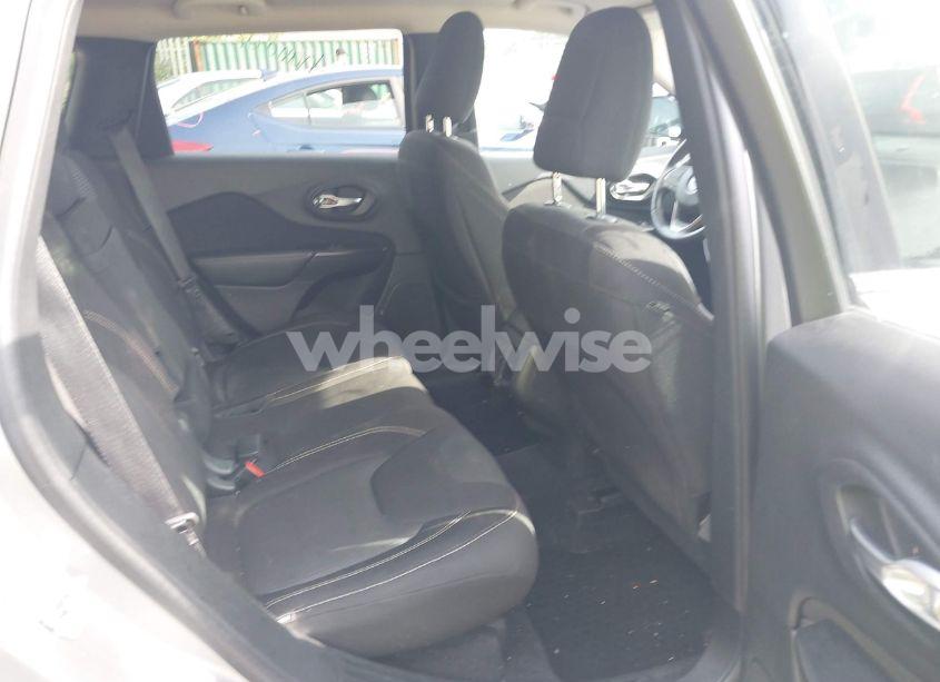 Photo 8 of 2017 Jeep Cherokee LATITUDE FWD (VIN 1C4PJLCB4HW559926)