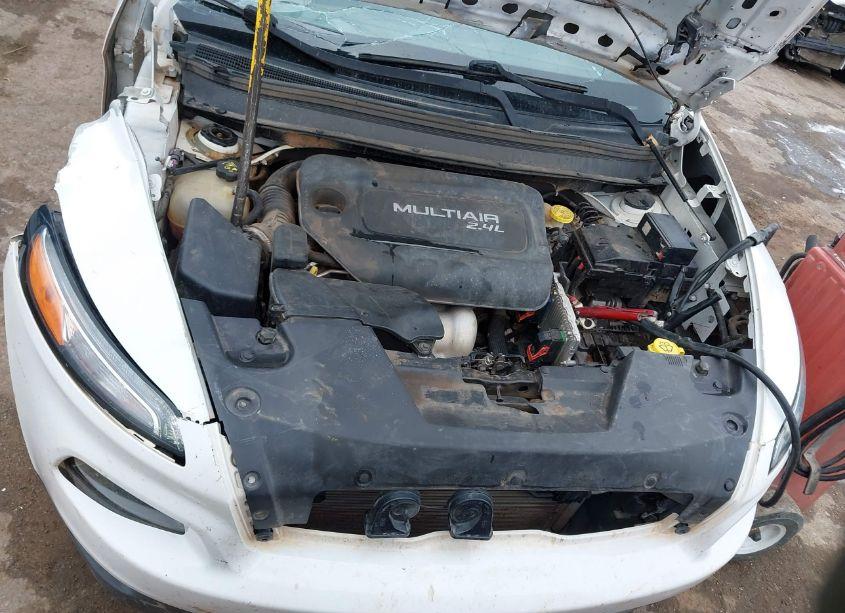 Photo 10 of 2017 Jeep Cherokee LATITUDE FWD (VIN 1C4PJLCB4HW602919)