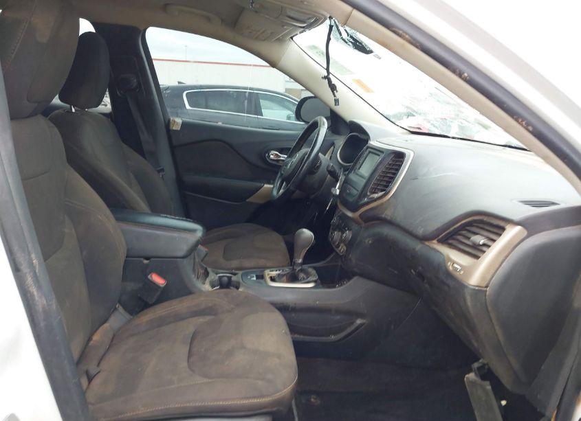 Photo 5 of 2017 Jeep Cherokee LATITUDE FWD (VIN 1C4PJLCB4HW602919)