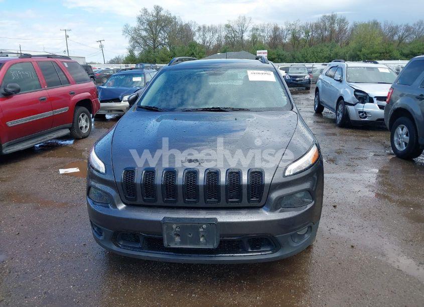 Photo 13 of 2018 Jeep Cherokee LATITUDE FWD (VIN 1C4PJLCB4JD543114)