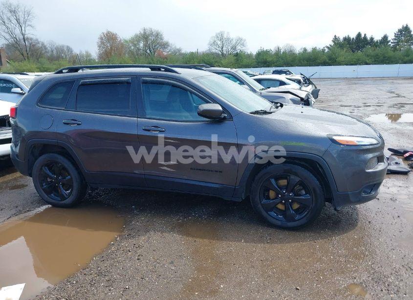 Photo 14 of 2018 Jeep Cherokee LATITUDE FWD (VIN 1C4PJLCB4JD543114)