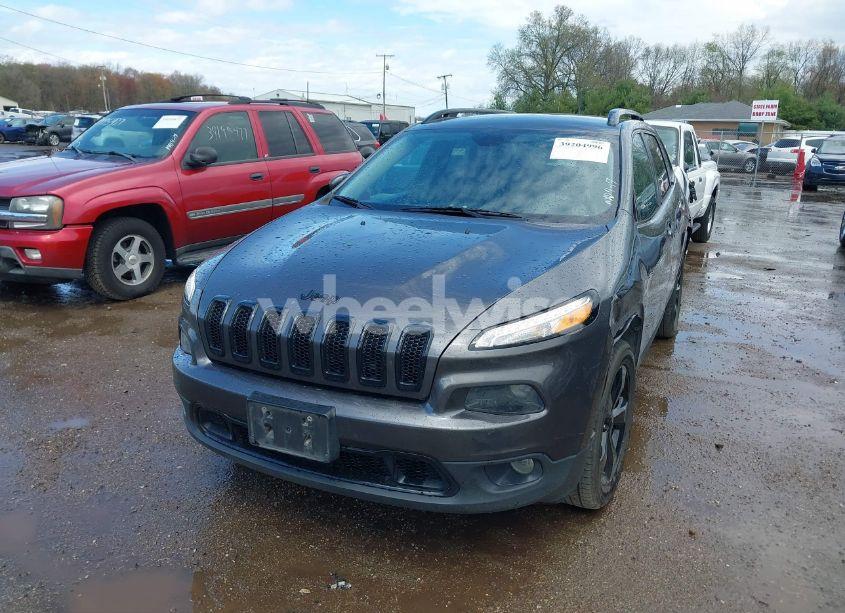 Photo 2 of 2018 Jeep Cherokee LATITUDE FWD (VIN 1C4PJLCB4JD543114)