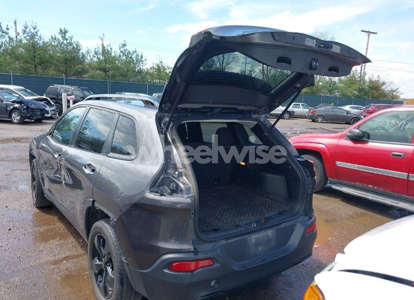 Photo 3 of 2018 Jeep Cherokee LATITUDE FWD (VIN 1C4PJLCB4JD543114)