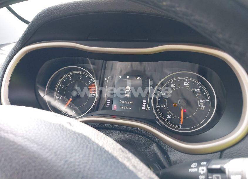 Photo 7 of 2018 Jeep Cherokee LATITUDE FWD (VIN 1C4PJLCB4JD543114)