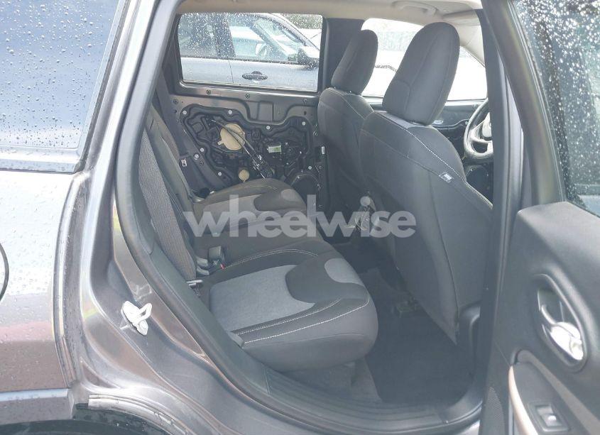 Photo 8 of 2018 Jeep Cherokee LATITUDE FWD (VIN 1C4PJLCB4JD543114)