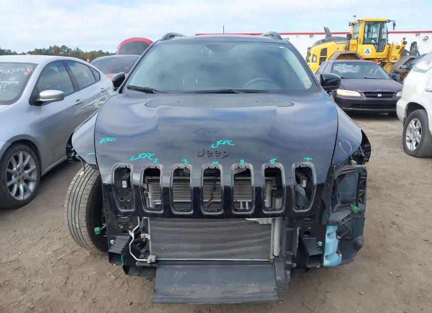 Photo 13 of 2018 Jeep Cherokee LATITUDE FWD (VIN 1C4PJLCB4JD544604)