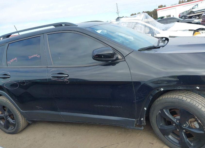 Photo 14 of 2018 Jeep Cherokee LATITUDE FWD (VIN 1C4PJLCB4JD544604)