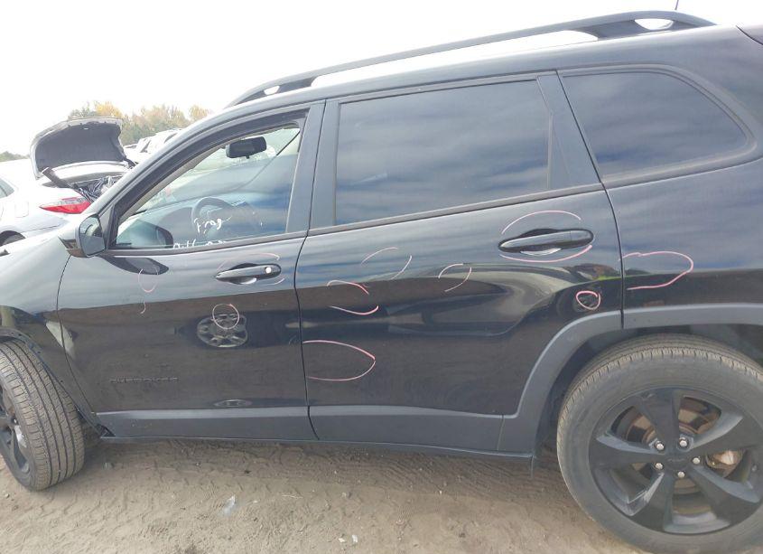 Photo 15 of 2018 Jeep Cherokee LATITUDE FWD (VIN 1C4PJLCB4JD544604)