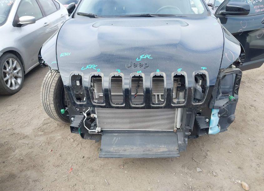 Photo 6 of 2018 Jeep Cherokee LATITUDE FWD (VIN 1C4PJLCB4JD544604)