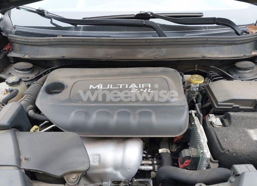 Photo 10 of 2018 Jeep Cherokee LATITUDE FWD (VIN 1C4PJLCB4JD551620)