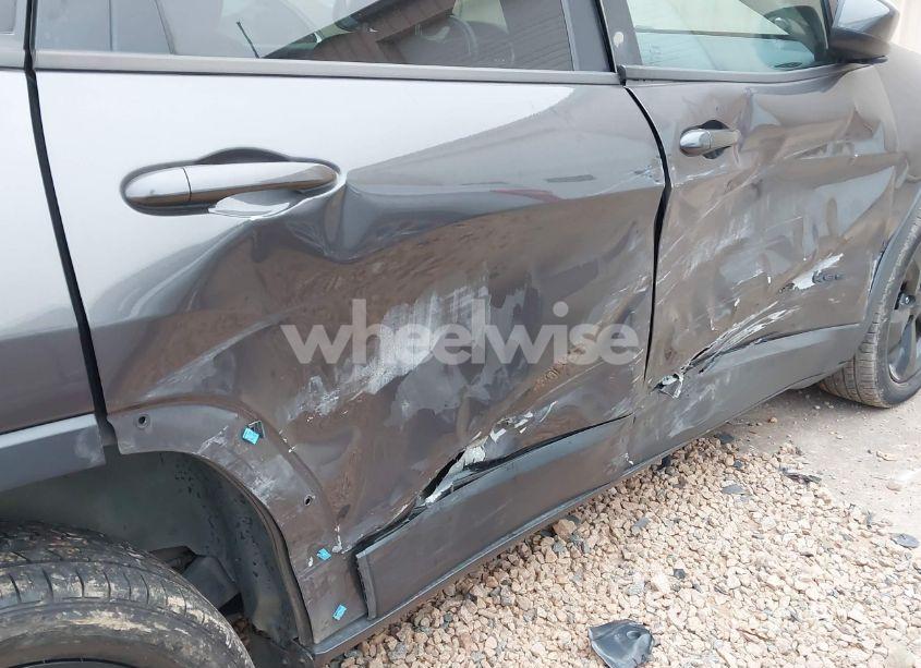 Photo 17 of 2018 Jeep Cherokee LATITUDE FWD (VIN 1C4PJLCB4JD551620)