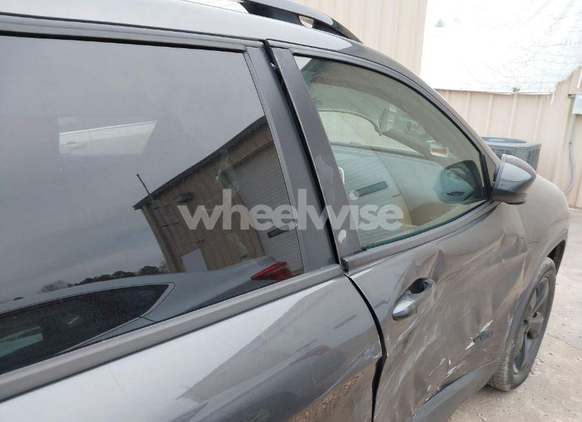 Photo 18 of 2018 Jeep Cherokee LATITUDE FWD (VIN 1C4PJLCB4JD551620)