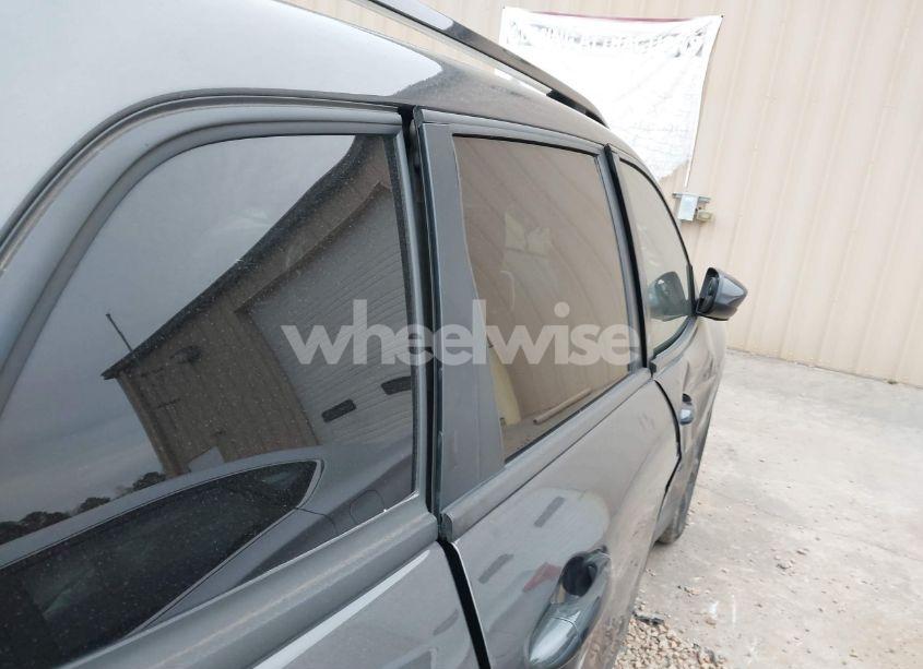 Photo 19 of 2018 Jeep Cherokee LATITUDE FWD (VIN 1C4PJLCB4JD551620)