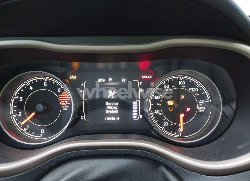 Photo 7 of 2018 Jeep Cherokee LATITUDE FWD (VIN 1C4PJLCB4JD551620)