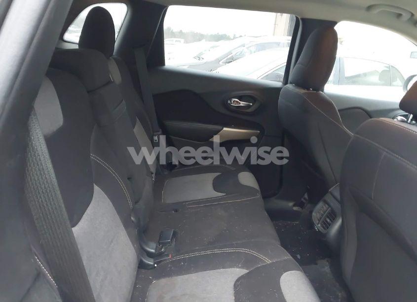 Photo 8 of 2018 Jeep Cherokee LATITUDE FWD (VIN 1C4PJLCB4JD551620)