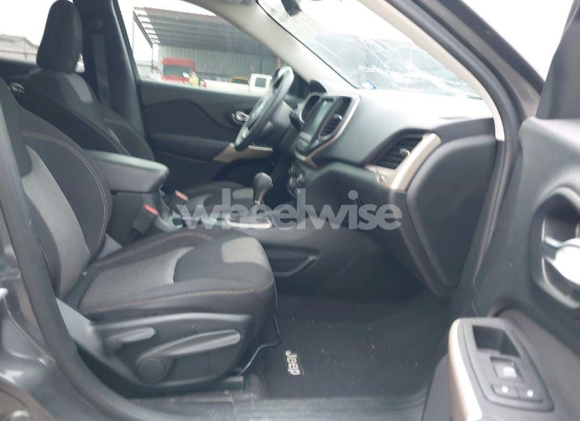 Photo 5 of 2018 Jeep Cherokee LATITUDE TECH CONNECT FWD (VIN 1C4PJLCB4JD587873)