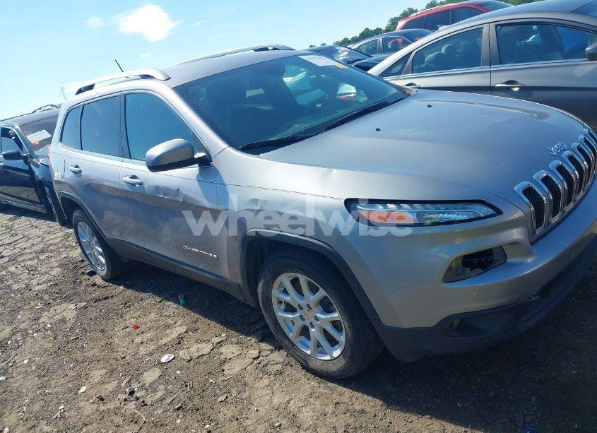 2018 Jeep Cherokee LATITUDE FWD (VIN 1C4PJLCB4JD612058) main photo