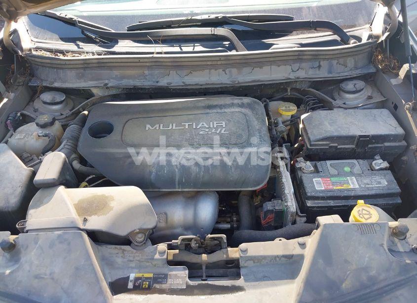 Photo 10 of 2018 Jeep Cherokee LATITUDE FWD (VIN 1C4PJLCB4JD612058)