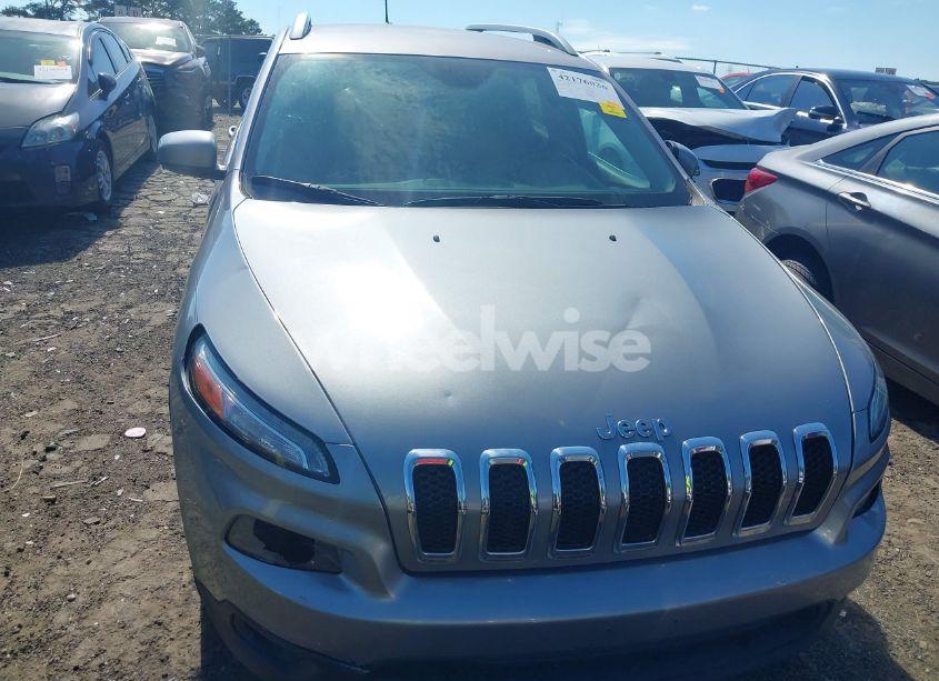 Photo 12 of 2018 Jeep Cherokee LATITUDE FWD (VIN 1C4PJLCB4JD612058)