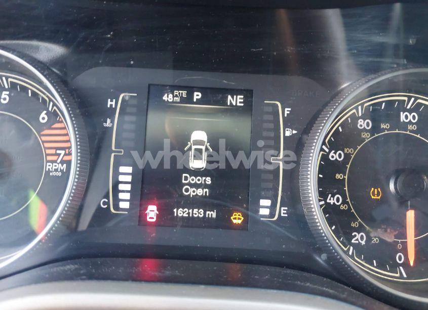 Photo 15 of 2018 Jeep Cherokee LATITUDE FWD (VIN 1C4PJLCB4JD612058)