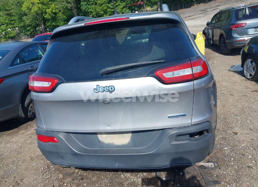 Photo 16 of 2018 Jeep Cherokee LATITUDE FWD (VIN 1C4PJLCB4JD612058)