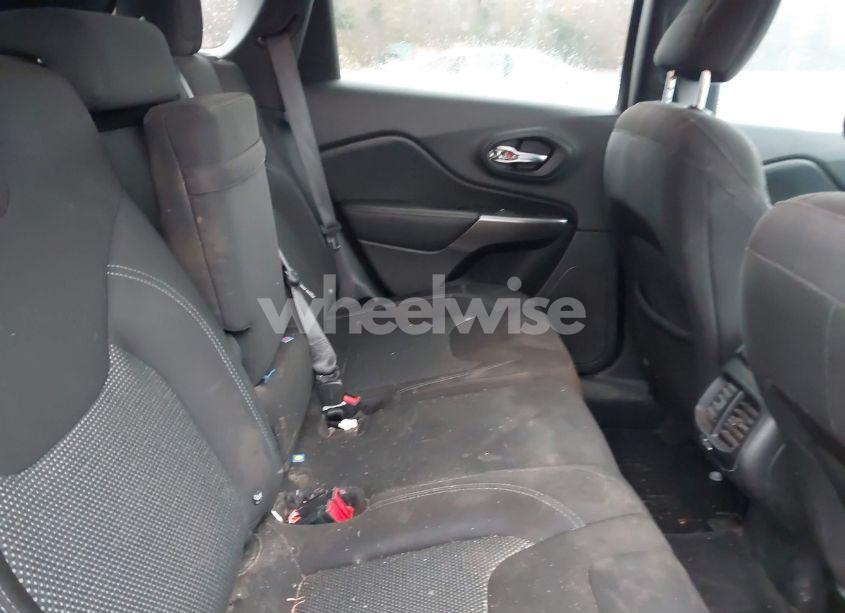 Photo 8 of 2019 Jeep Cherokee LATITUDE FWD (VIN 1C4PJLCB4KD134421)