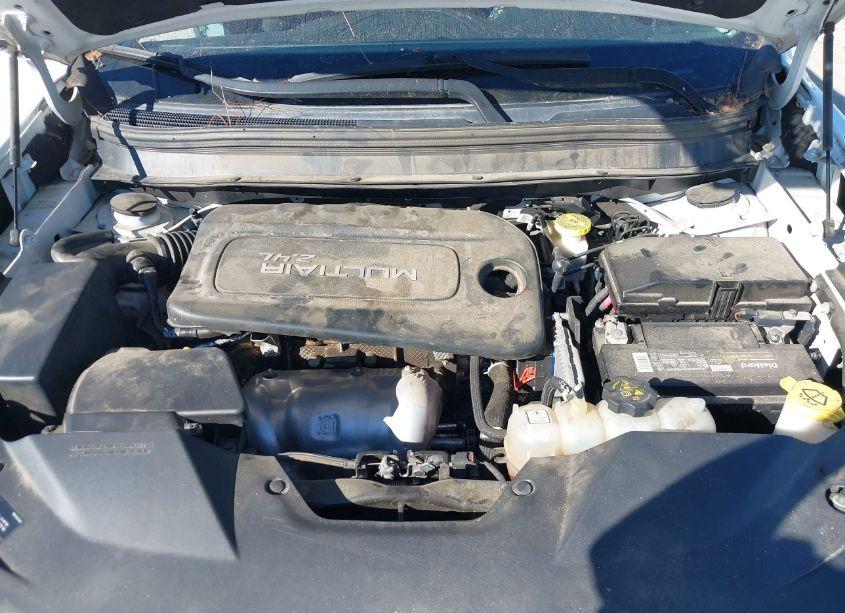 Photo 10 of 2019 Jeep Cherokee LATITUDE FWD (VIN 1C4PJLCB4KD134449)