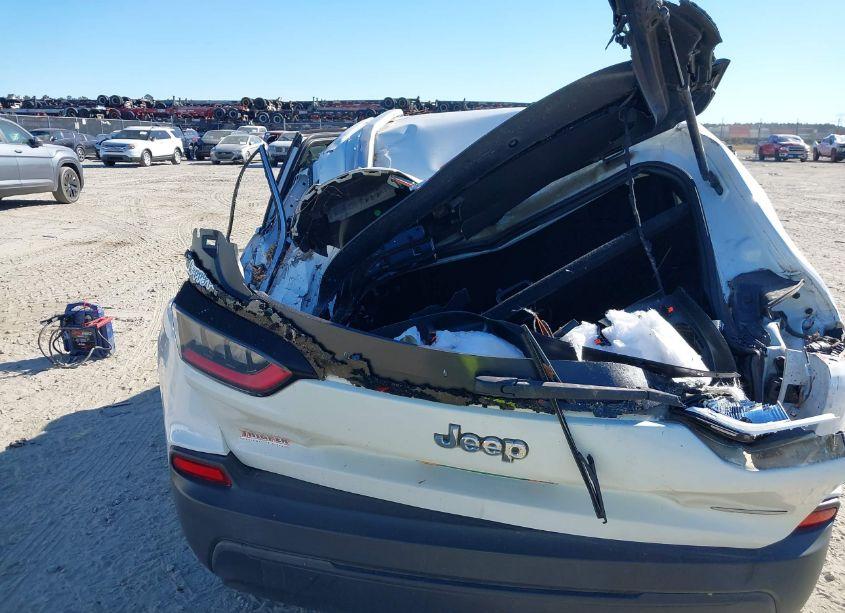 Photo 16 of 2019 Jeep Cherokee LATITUDE FWD (VIN 1C4PJLCB4KD134449)