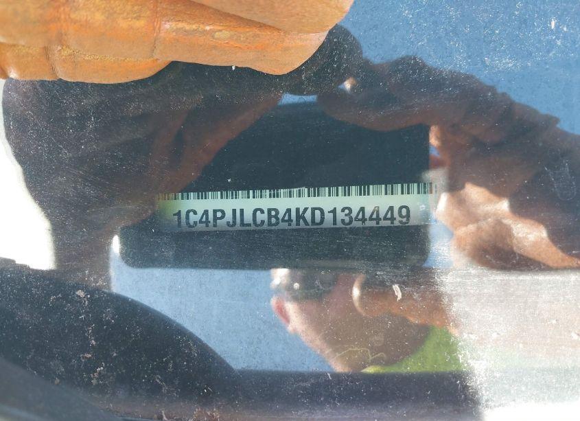 Photo 9 of 2019 Jeep Cherokee LATITUDE FWD (VIN 1C4PJLCB4KD134449)