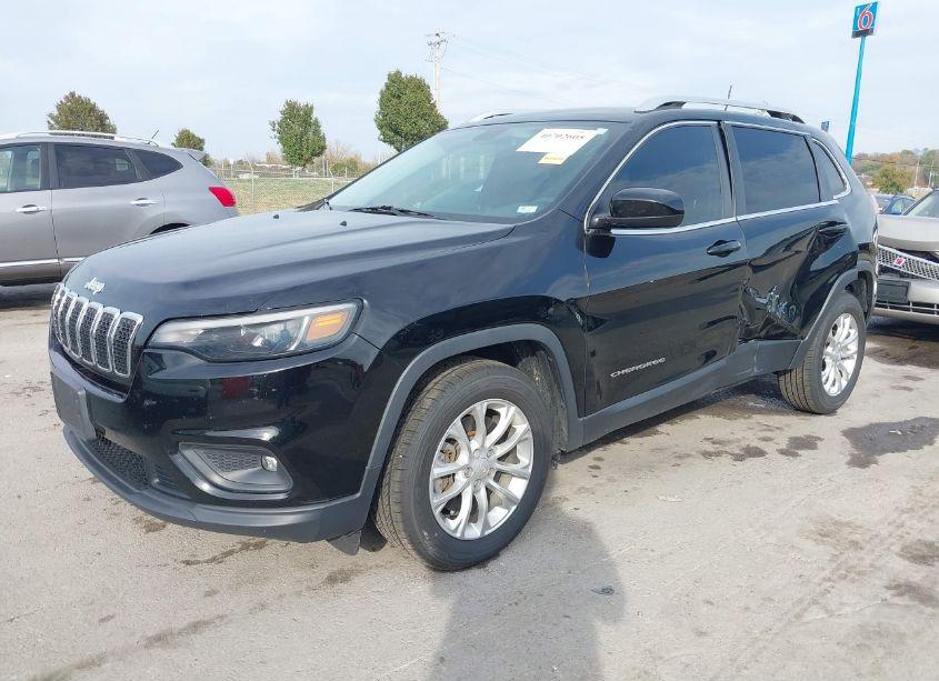Photo 2 of 2019 Jeep Cherokee LATITUDE FWD (VIN 1C4PJLCB4KD348745)