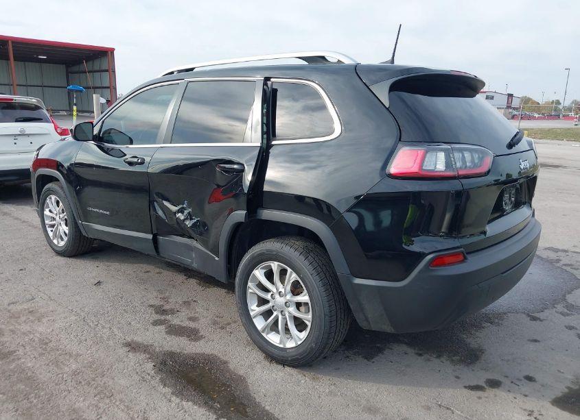 Photo 3 of 2019 Jeep Cherokee LATITUDE FWD (VIN 1C4PJLCB4KD348745)