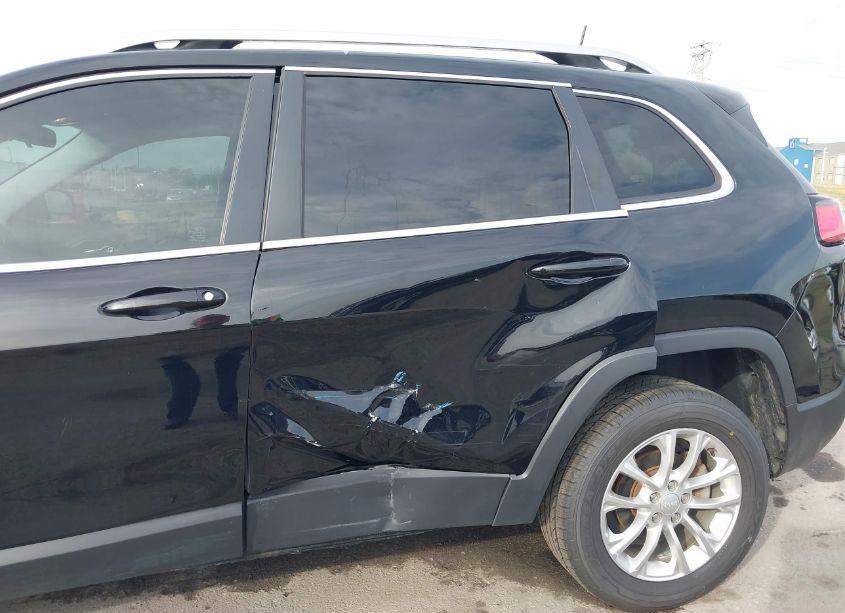 Photo 6 of 2019 Jeep Cherokee LATITUDE FWD (VIN 1C4PJLCB4KD348745)