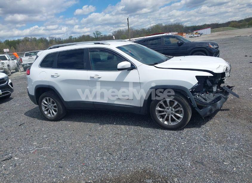Photo 13 of 2019 Jeep Cherokee LATITUDE FWD (VIN 1C4PJLCB4KD366405)