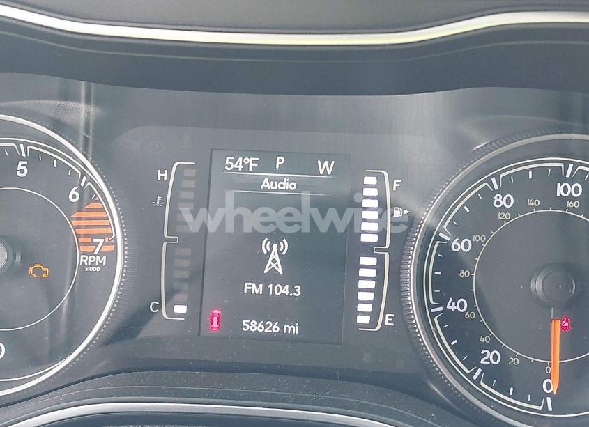 Photo 15 of 2019 Jeep Cherokee LATITUDE FWD (VIN 1C4PJLCB4KD366405)