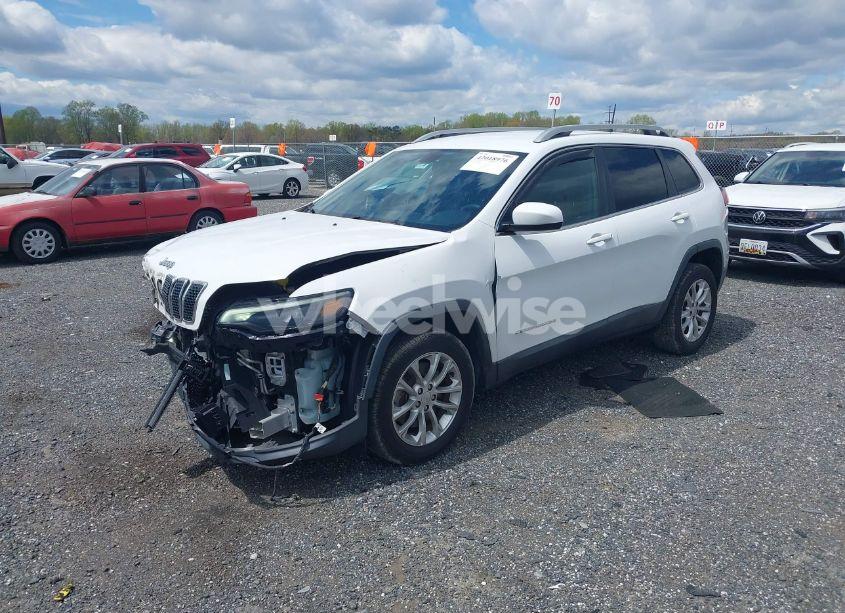 Photo 2 of 2019 Jeep Cherokee LATITUDE FWD (VIN 1C4PJLCB4KD366405)