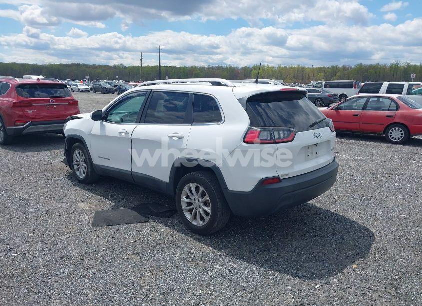 Photo 3 of 2019 Jeep Cherokee LATITUDE FWD (VIN 1C4PJLCB4KD366405)