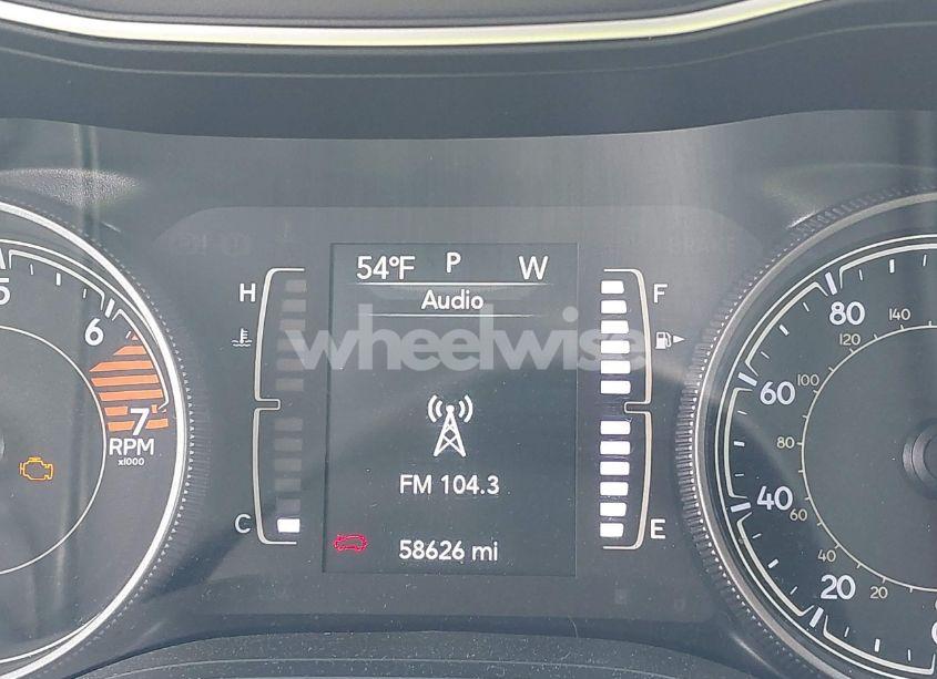 Photo 7 of 2019 Jeep Cherokee LATITUDE FWD (VIN 1C4PJLCB4KD366405)