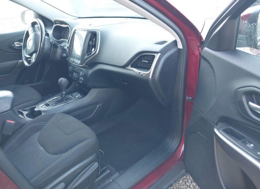 Photo 5 of 2020 Jeep Cherokee LATITUDE FWD (VIN 1C4PJLCB4LD506258)