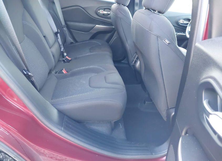 Photo 8 of 2020 Jeep Cherokee LATITUDE FWD (VIN 1C4PJLCB4LD506258)