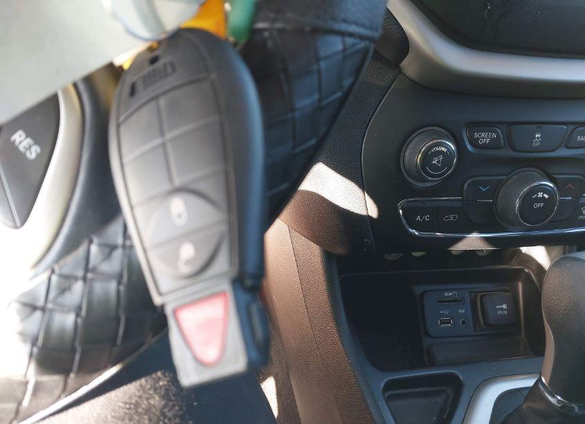 Photo 11 of 2014 Jeep Cherokee LATITUDE (VIN 1C4PJLCB5EW143492)