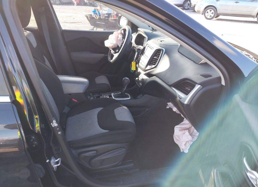 Photo 5 of 2014 Jeep Cherokee LATITUDE (VIN 1C4PJLCB5EW143492)