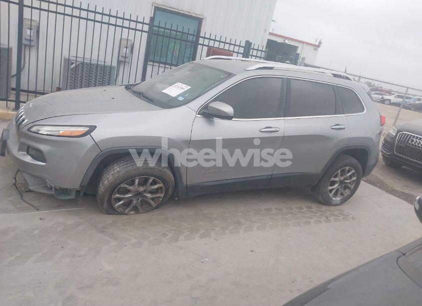 Photo 14 of 2015 Jeep Cherokee LATITUDE (VIN 1C4PJLCB5FW596576)