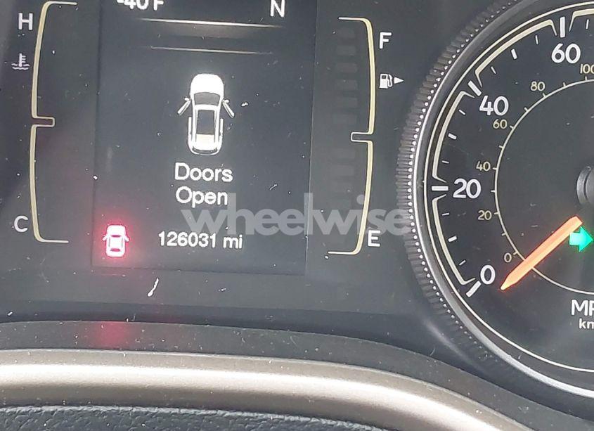 Photo 15 of 2015 Jeep Cherokee LATITUDE (VIN 1C4PJLCB5FW596576)