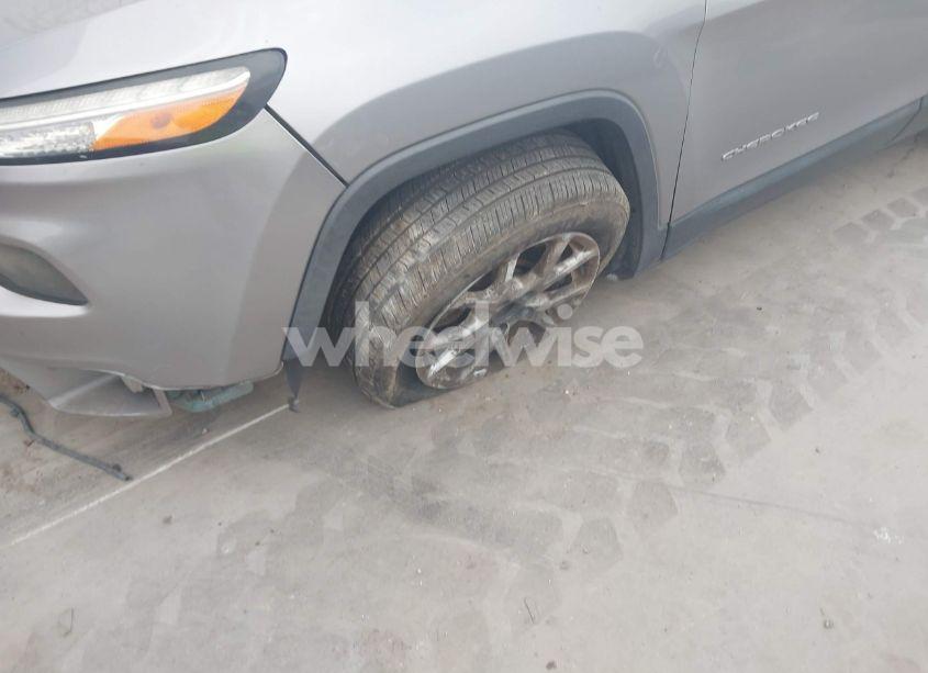 Photo 19 of 2015 Jeep Cherokee LATITUDE (VIN 1C4PJLCB5FW596576)